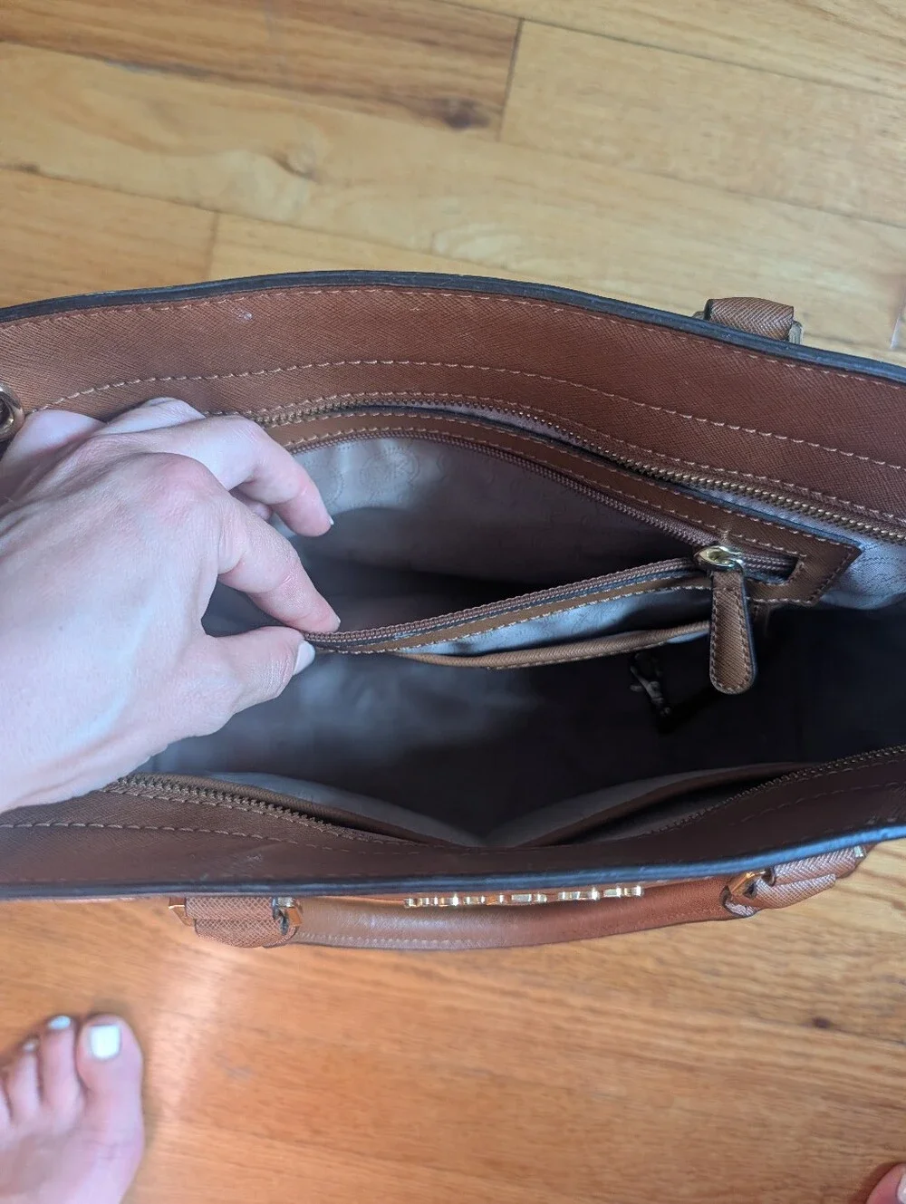 Michael Kors Brown Leather Purse And Pocketbook